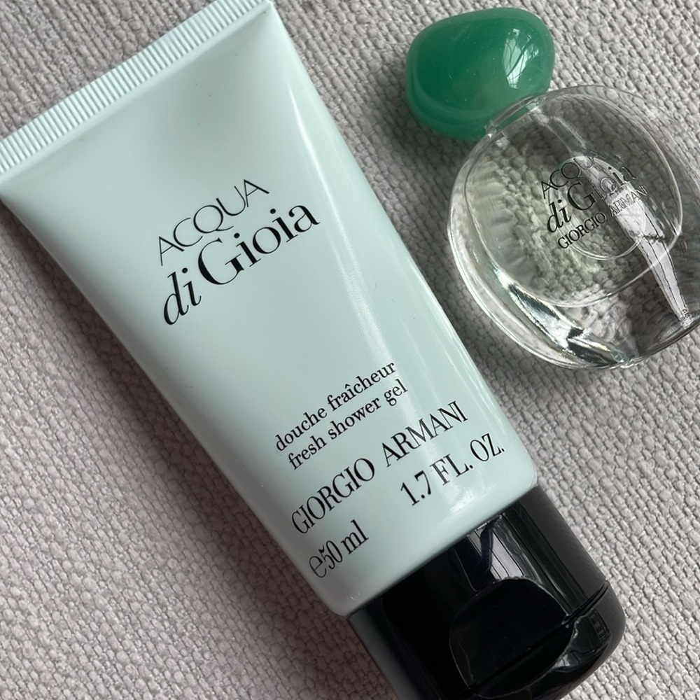 Giorgio Armani acqua di Gioia shower gel and Miniature